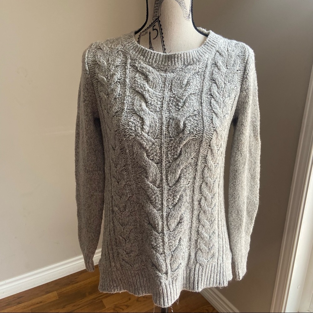 Tommy Hilfiger cable knit sweater hi lo hem  S